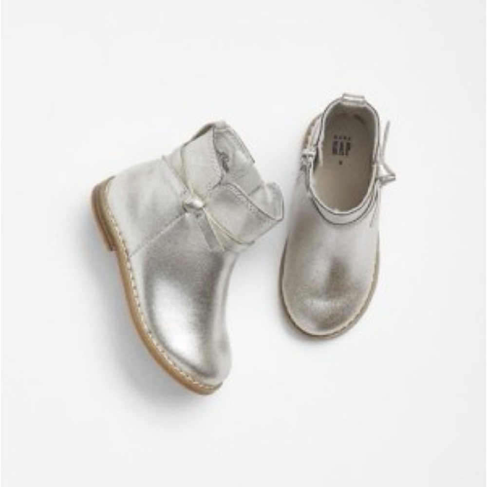 Baby Gap Silver Metallic Bow Booties Ankle Boots 6